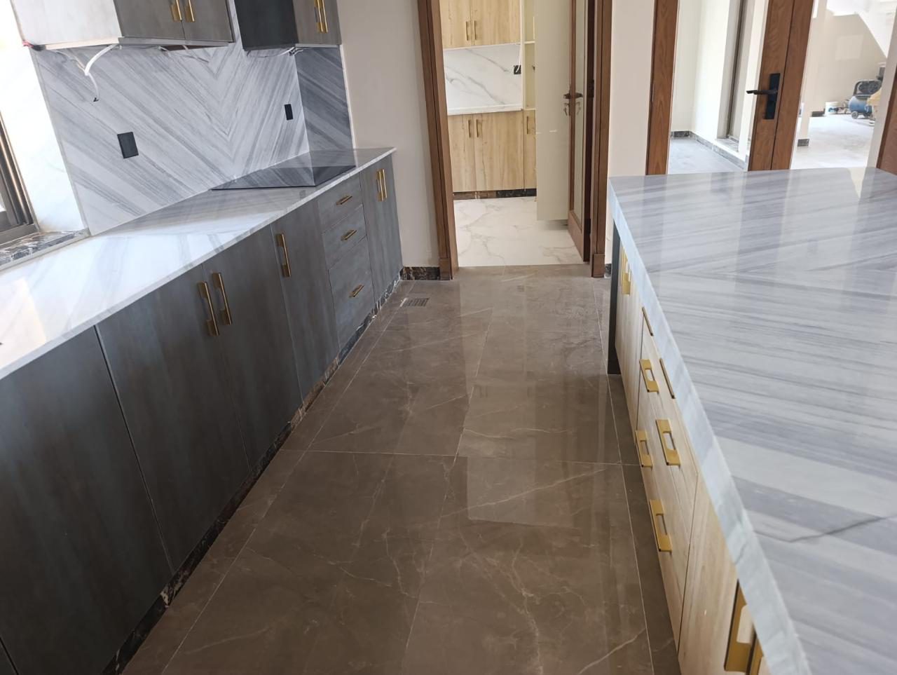 Kitchen in Silver Linear Marble