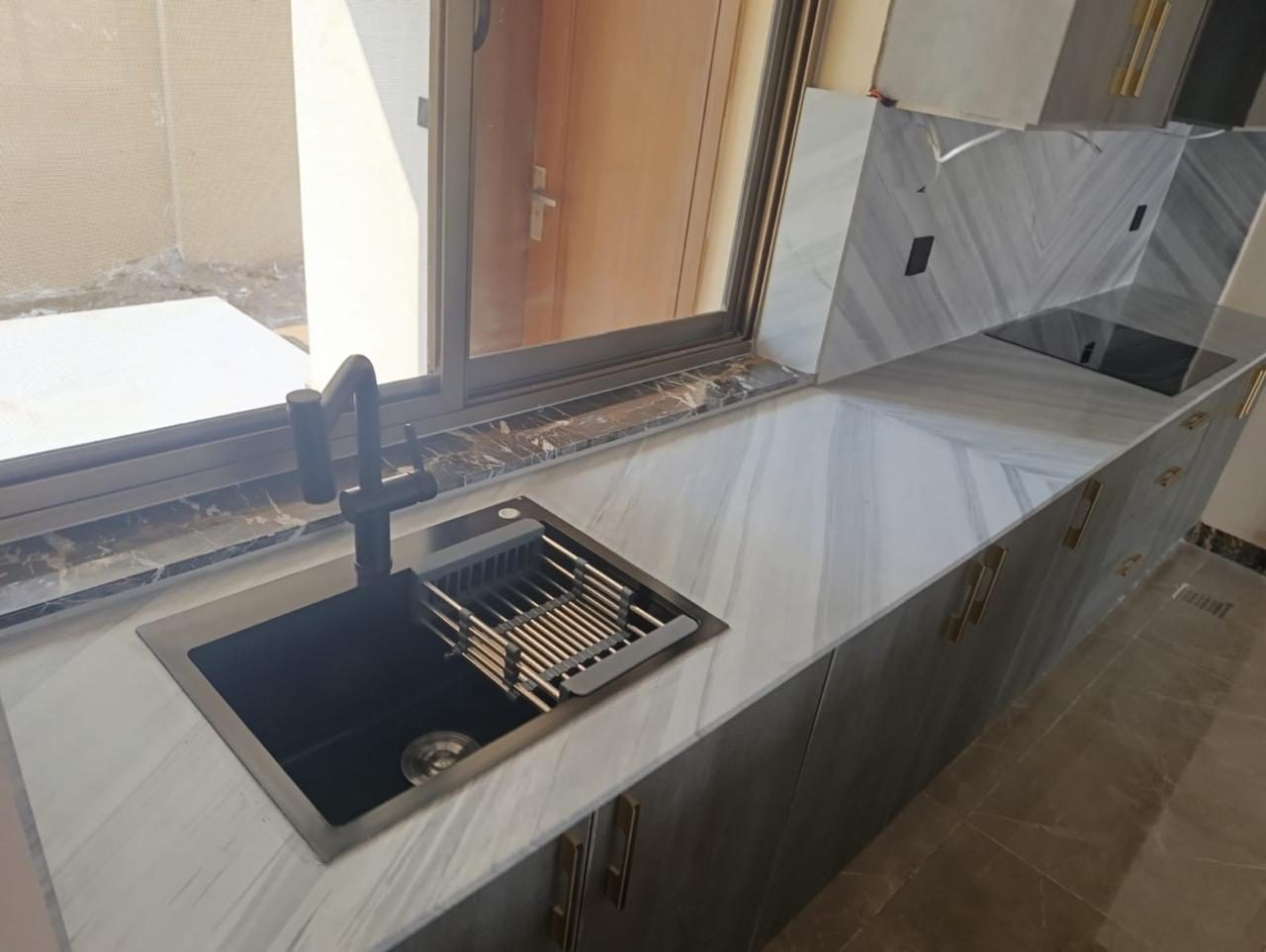 Kitchen in Silver Linear Marble