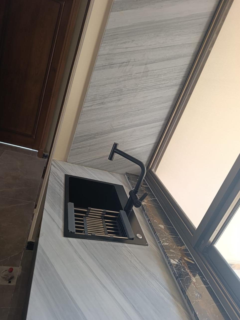 Kitchen in Silver Linear Marble